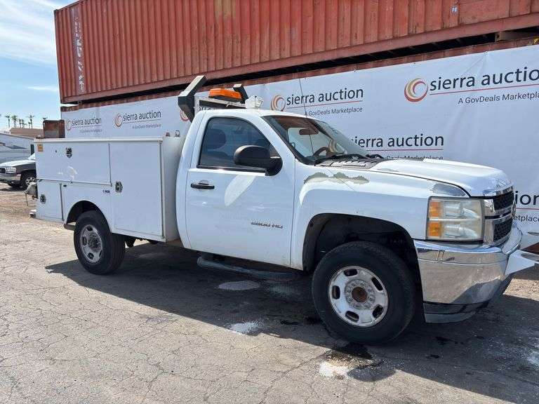 2011  Chevrolet  Silverado 2500  Utility Truck
