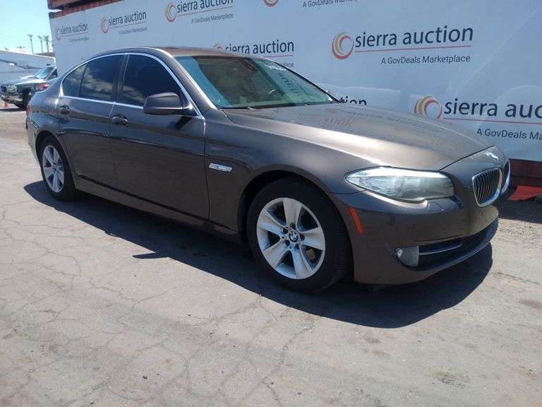 2011  BMW  528i