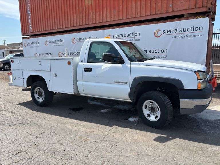 2003  Chevrolet  Silverado 2500  Utility Truck