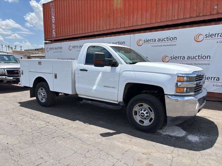 2015  Chevrolet  Silverado 2500  Utility Truck