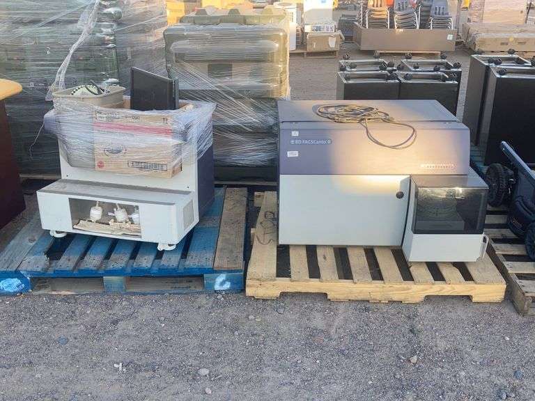 2P) BD FACSanto II machine - Sierra Auction Management Inc