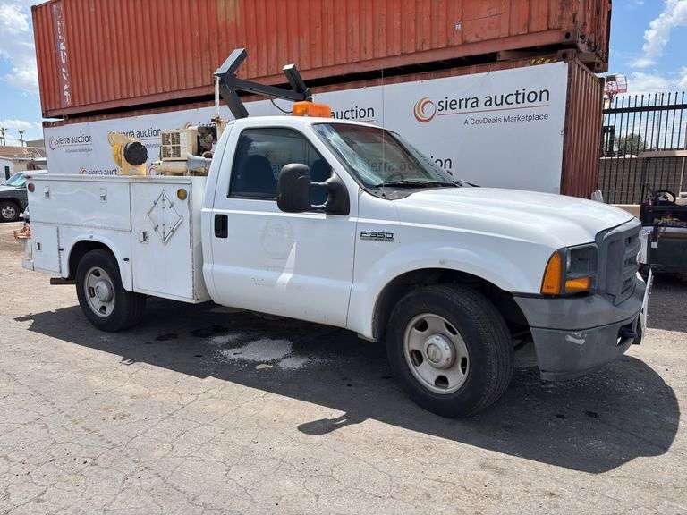 2005  Ford  F-350 SD  Work Truck