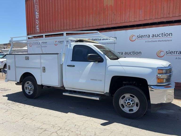 2017  Chevrolet  Silverado 2500  Utility Truck