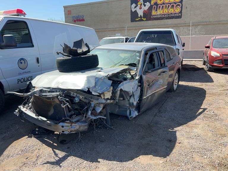 2005  Dodge  Magnum