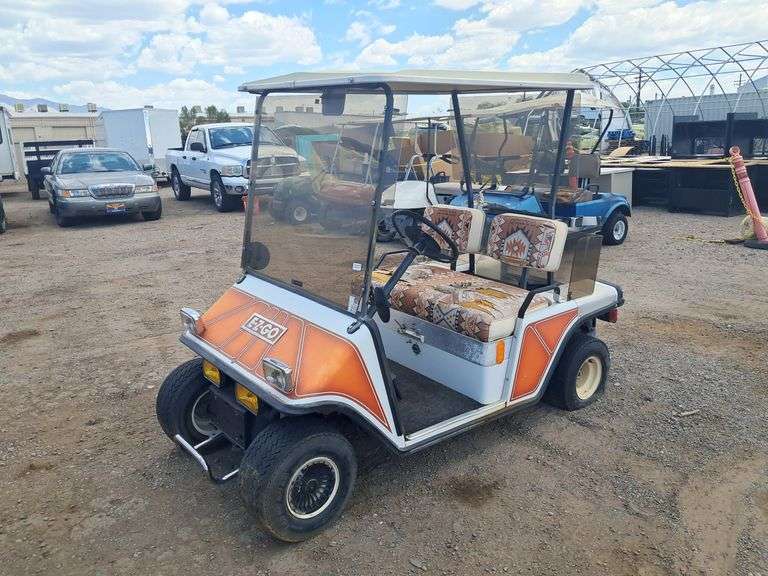 E-Z-GO Golf Cart