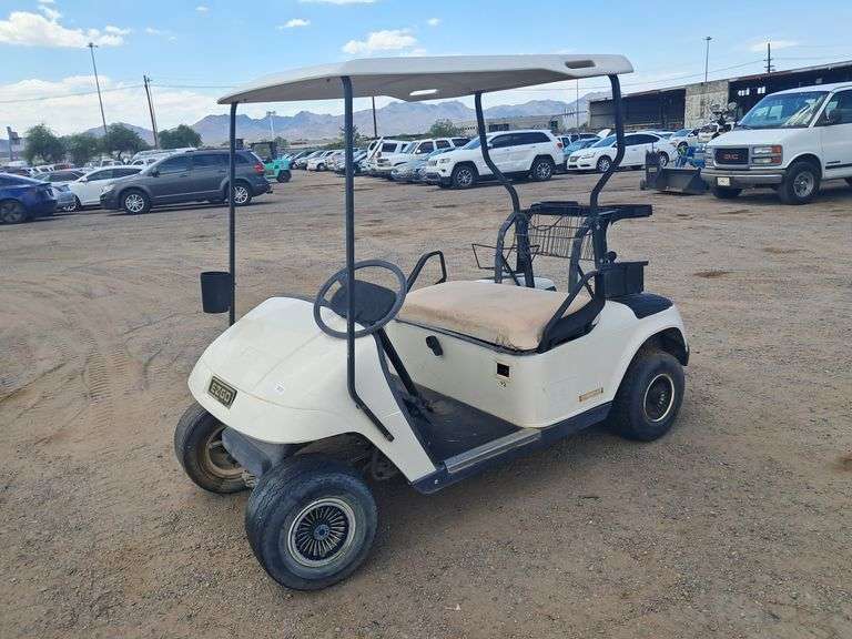 E-Z-GO Golf Cart