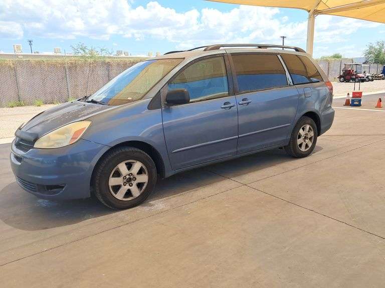 2005  Toyota  Sienna LE