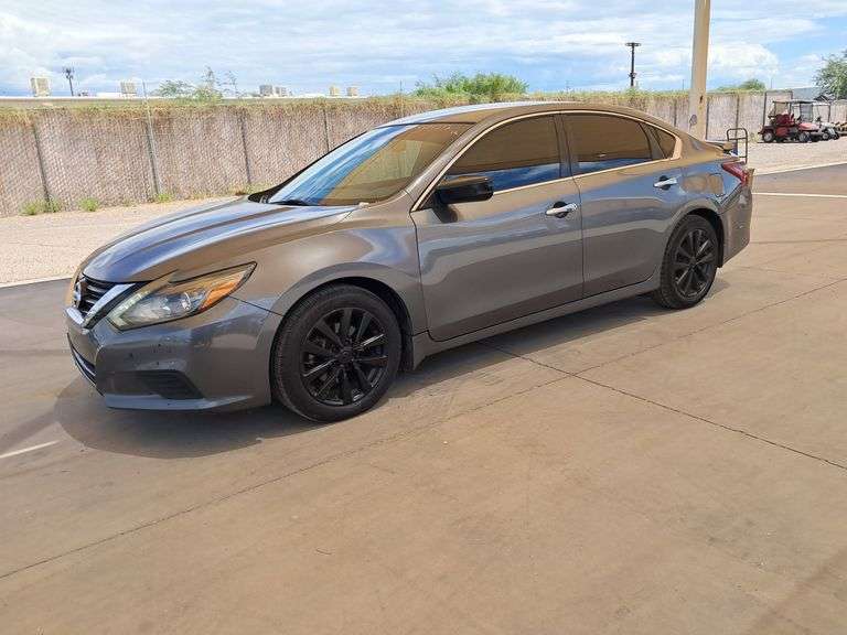 2017  Nissan  Altima SR
