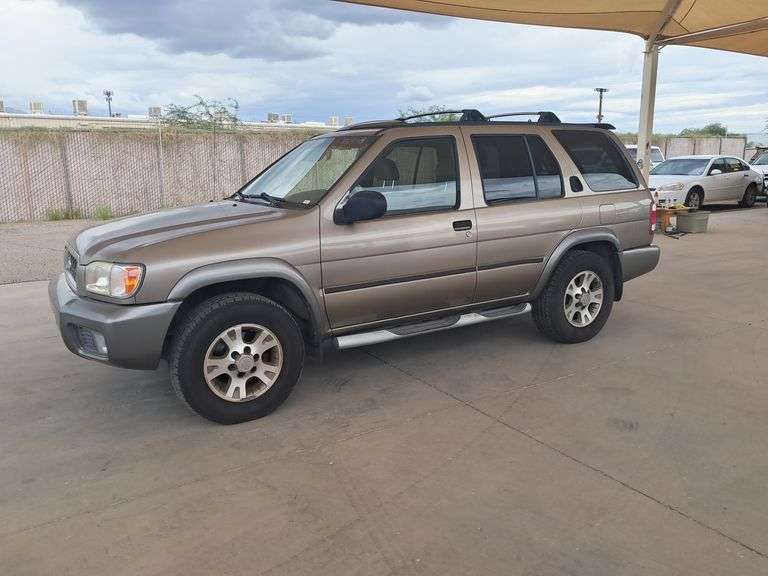 2001  Nissan  Pathfinder SE