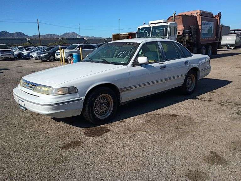 1996 Ford Crown Victoria LX
