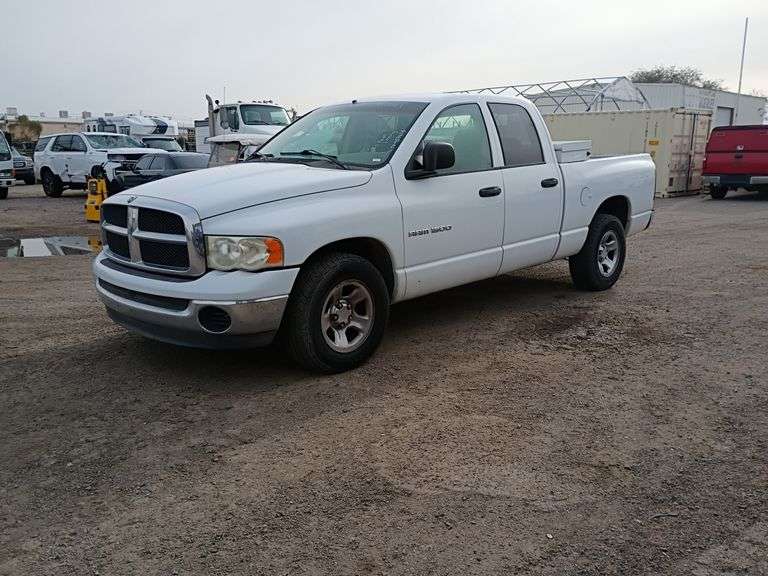 2005  Dodge  Ram 1500 SLT