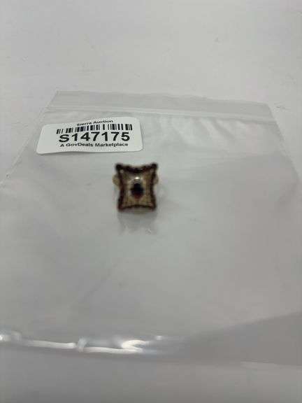 14 KT Ring With Garnet Gemstones 5.58 Grams Size 7