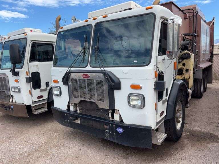 2019 Peterbilt 520 Side Loader Garbage Truck