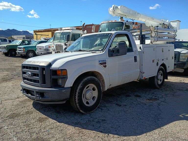 2008  Ford  F350 Super Duty XL   Utility Truck