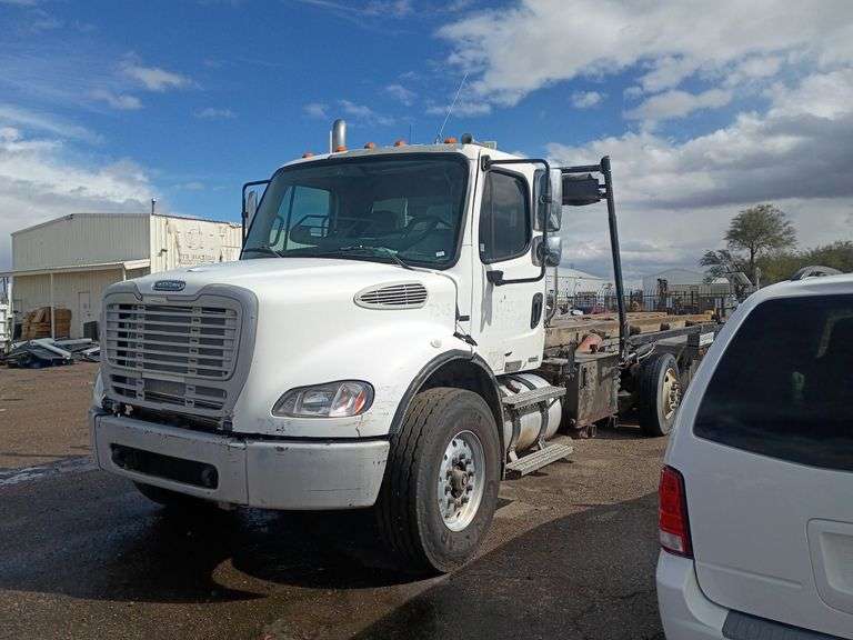 2006  Freightliner  M2  Semi-Truck