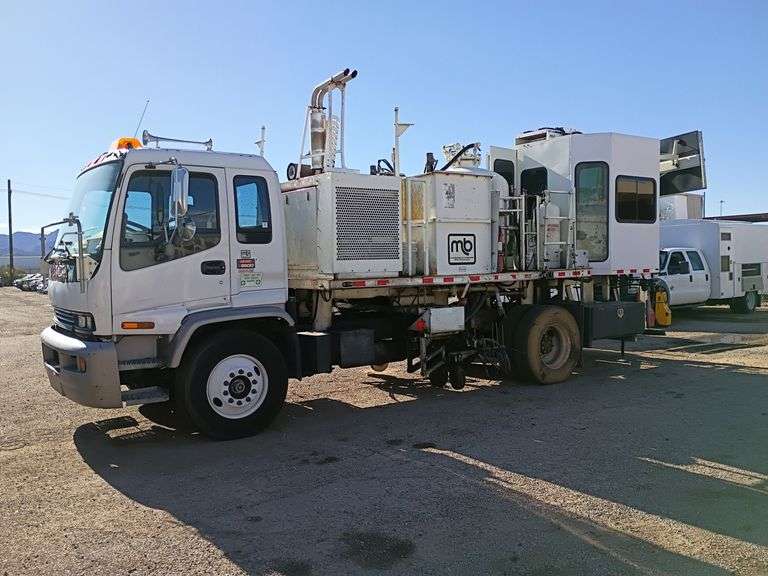 2002 GMC T-Series T8500 Striper Truck