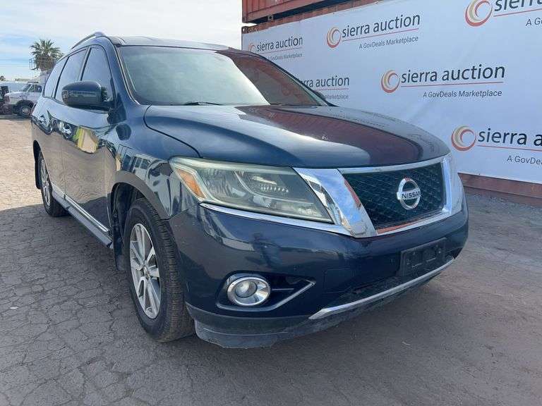 2014  Nissan  Pathfinder SL