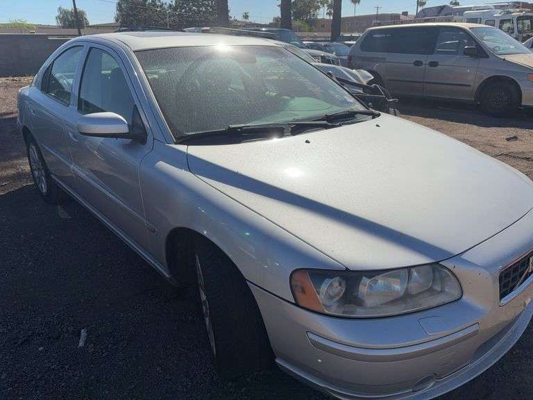 2005  Volvo  S60
