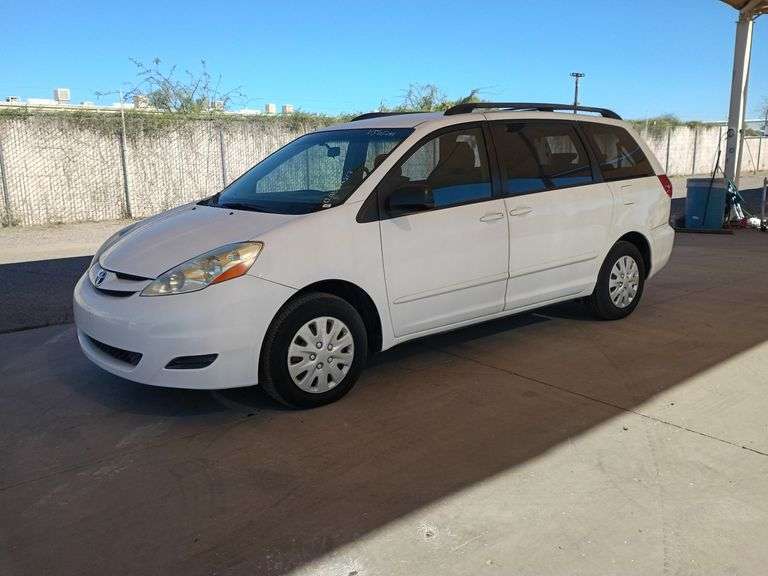 2006  Toyota  Sienna CE