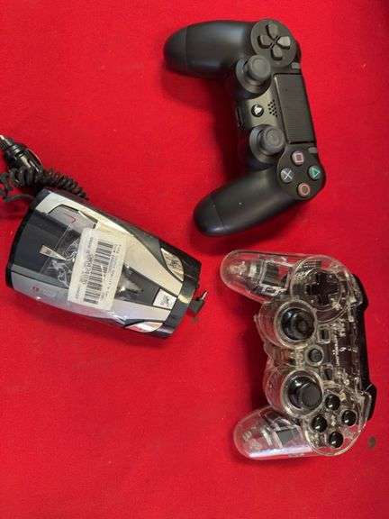 (2 Qty) Game Controllers (1 Qty) Radar Detector