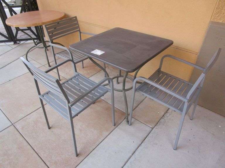 Outdoor Metal Table With (3) Metal Chairs