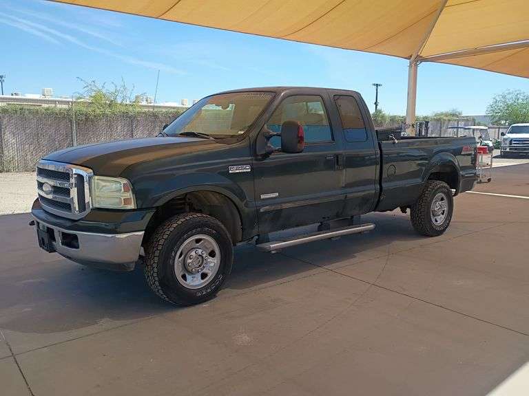 2005  Ford  F250 Super Duty Lariat  Work Truck