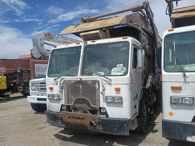 2009  Peterbilt  320   Garbage Truck