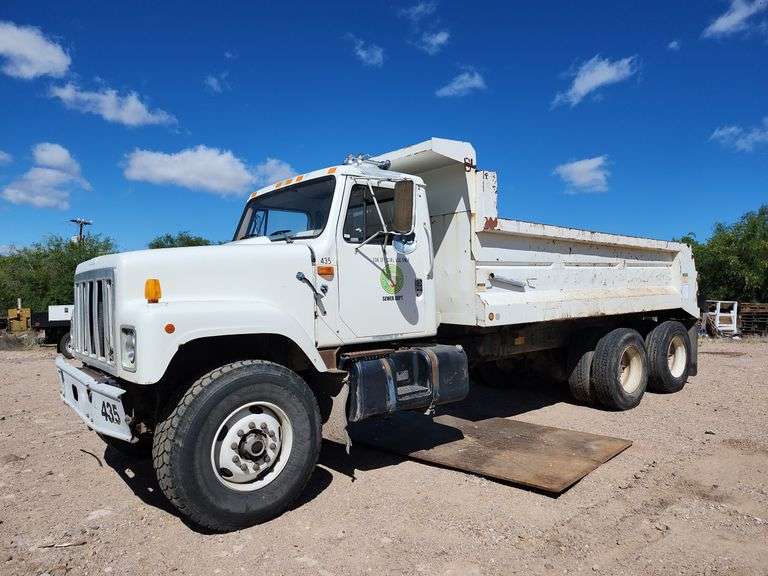 1999 International 2574 Dump Truck