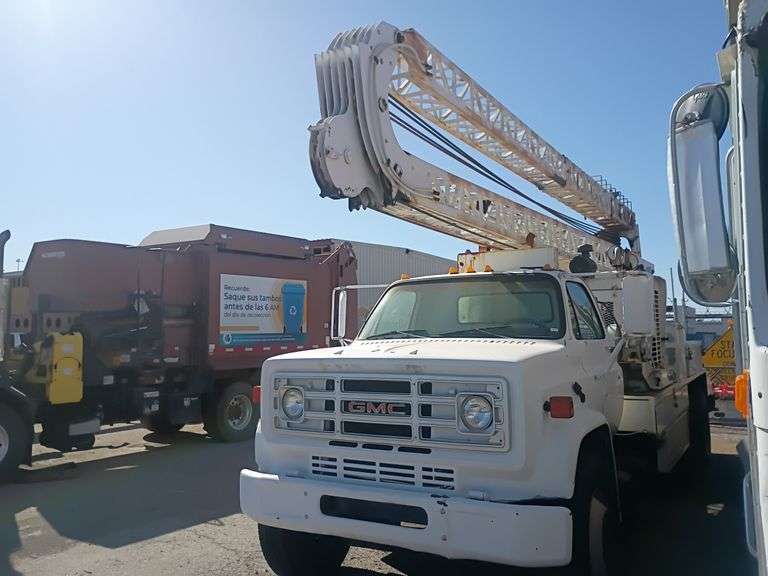 1986  GMC  6500  Crane Truck
