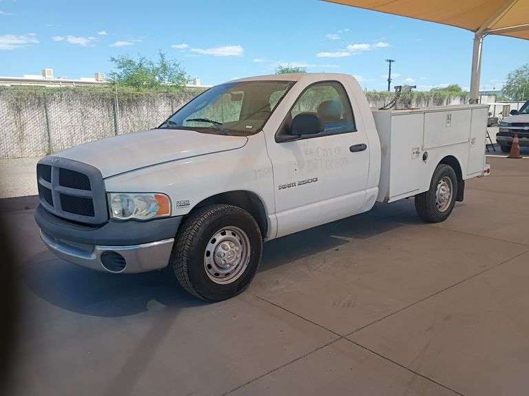 2004  Dodge  Ram 2500 ST  Utility Truck