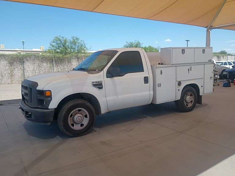 2008  Ford  F250 Super Duty XL   Utility Truck