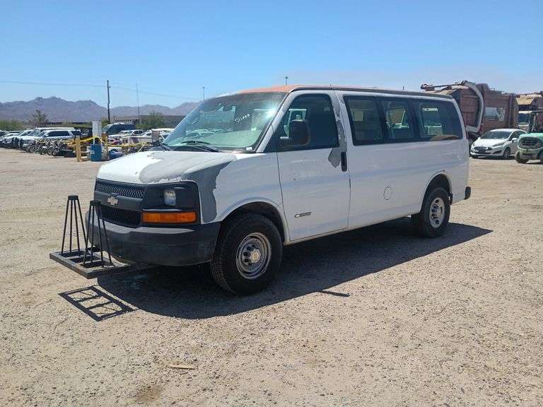 2004  Chevrolet   Express 3500  Passenger Van