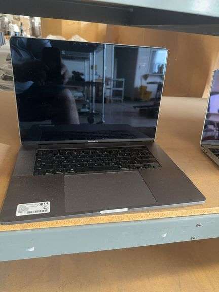 Apple MacBook Pro A2141
