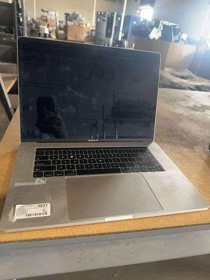 Apple MacBook Pro A1990