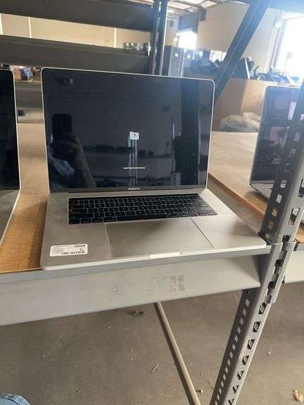 Apple MacBook Pro A1990