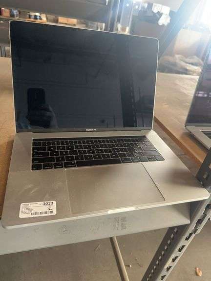 Apple MacBook Pro A1990