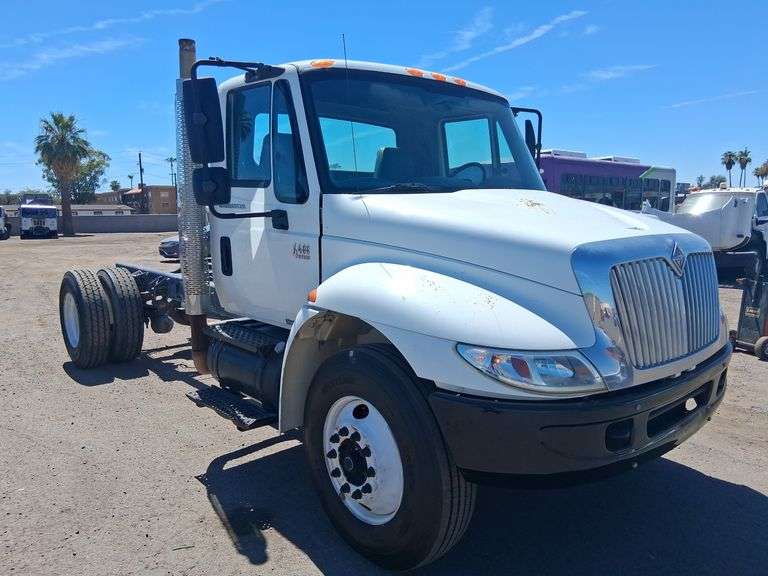 2003  International   4400  Semi-Truck Tractor