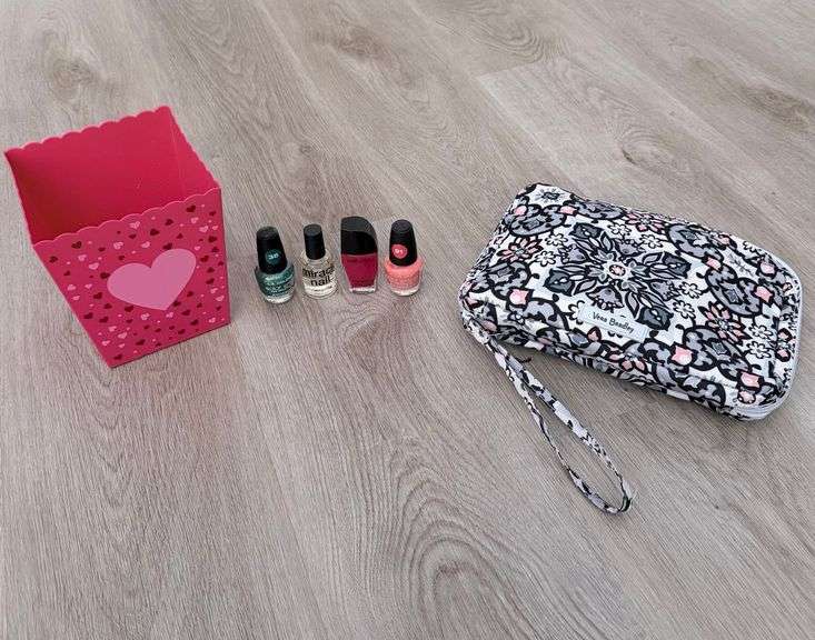 (1 Qty) Cosmetic Bag (4 Qty) Nail Polish (1 Qty) Decorated Bin
