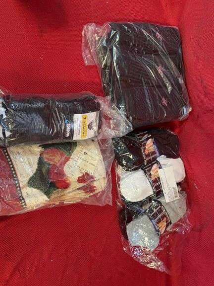 (2 Qty) Pack of Men’s Socks Size:10-13 (1 Qty) Pack of Kitchen Towels (1 Qty) Pack of Jersey Gloves