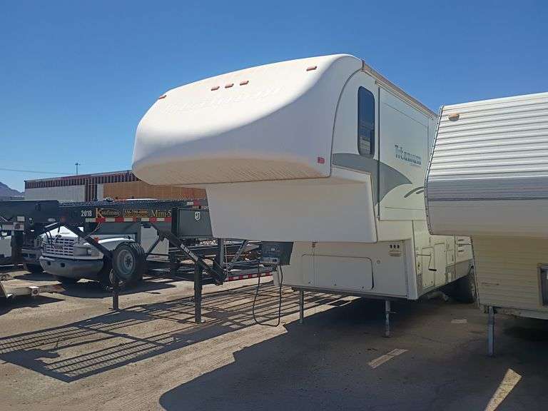 2005  Glendale RV  Titanium   Recreational Vehicle