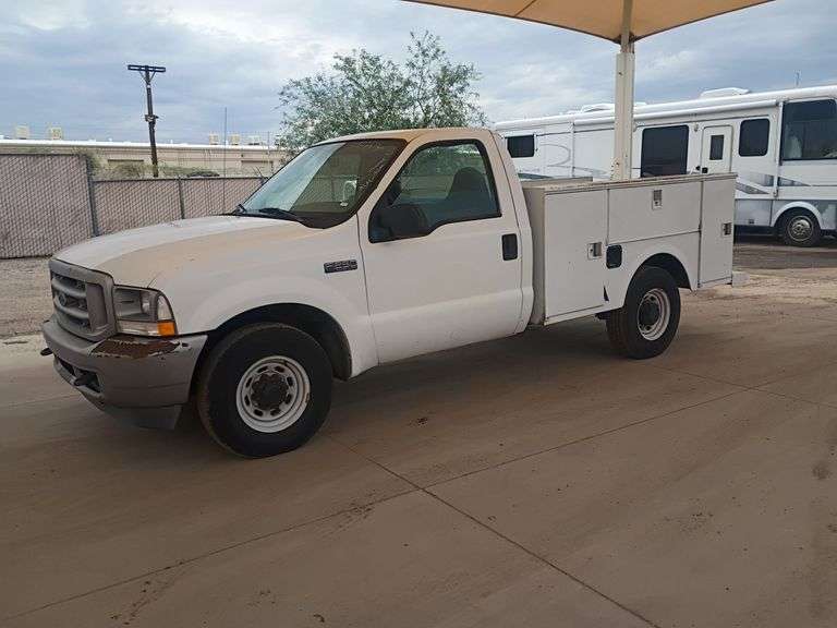 2004  Ford  F250 Super Duty XL   Utility Truck