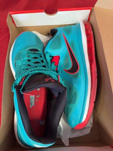 (1 Qty) Nike LeBron Size:10.5