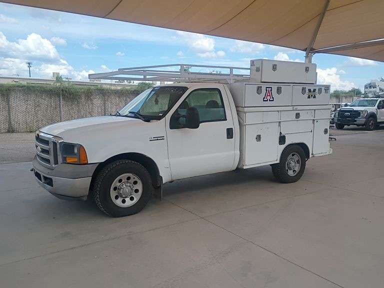 2005 Ford F250 Super Duty XL Utility Truck