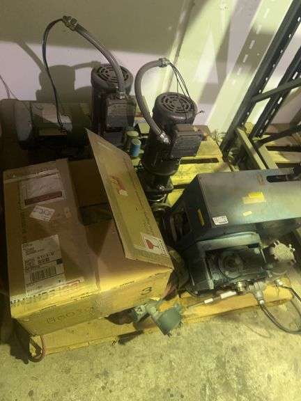 (P) Lot with electric motors, Vintage Vacuum Tube, & Belt Drive Vacuum Pump