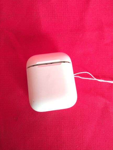 White apple earbuds A1602