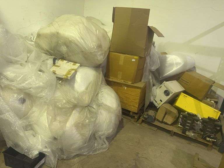 (P) Contents Of Corner Plastic Bubble Wrap, Power Supply, Metal Switch, Chlorine Institute Emergenc