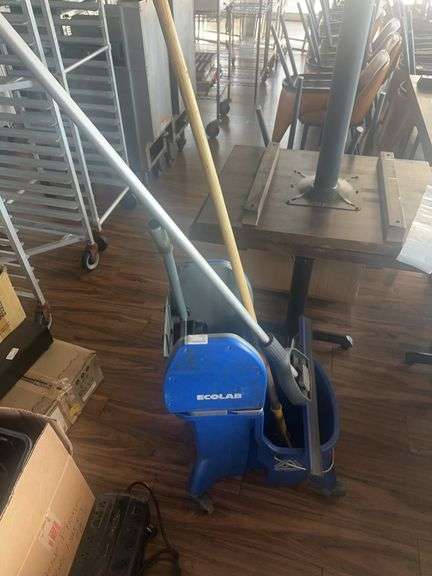 Eco Lab Mop/Bucket and Squigie