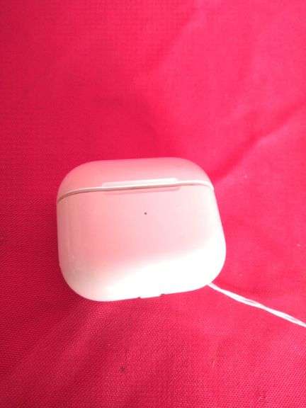 White apple earbuds A3897