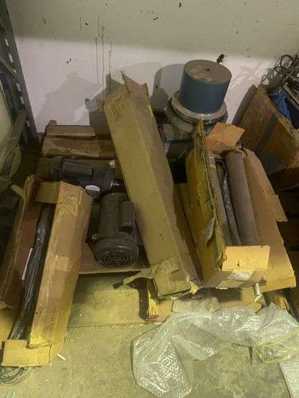 (P) Lot with Electric Motors, & Cylinder Metal Machine Parts
