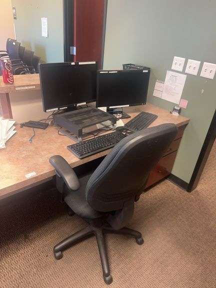 Reception Area With (2) Monitors, (2) Keyboard, Mouse, Dell OptiPlex 5060 Intel Core I5 8th Gen, Top